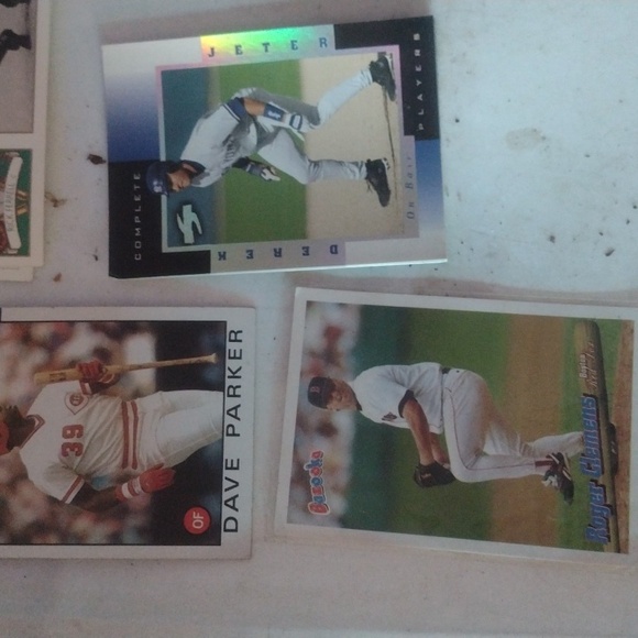 Assorted Baseball Trading Cards Collection - Picture 4 of 6